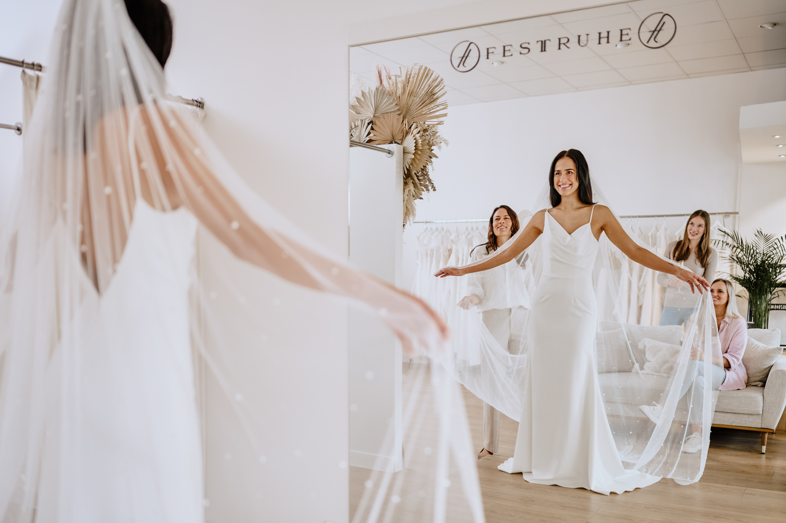 Festtruhe Bridal Concept Store