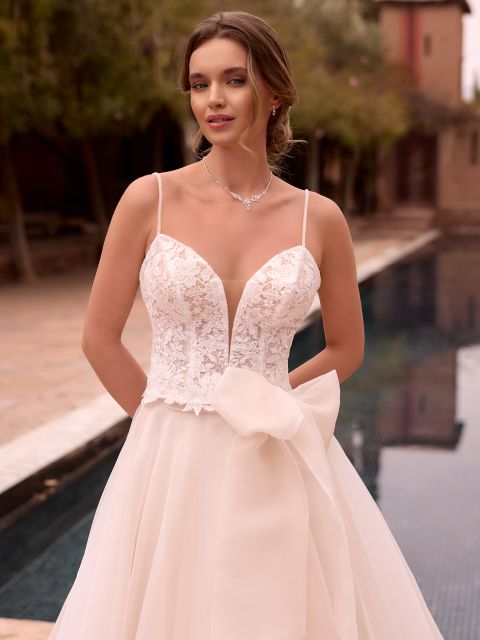 BIANCO EVENTO ウェディングボレロ Wedding Dress, Veils, Boleros & Wedding Accessories - Bianco