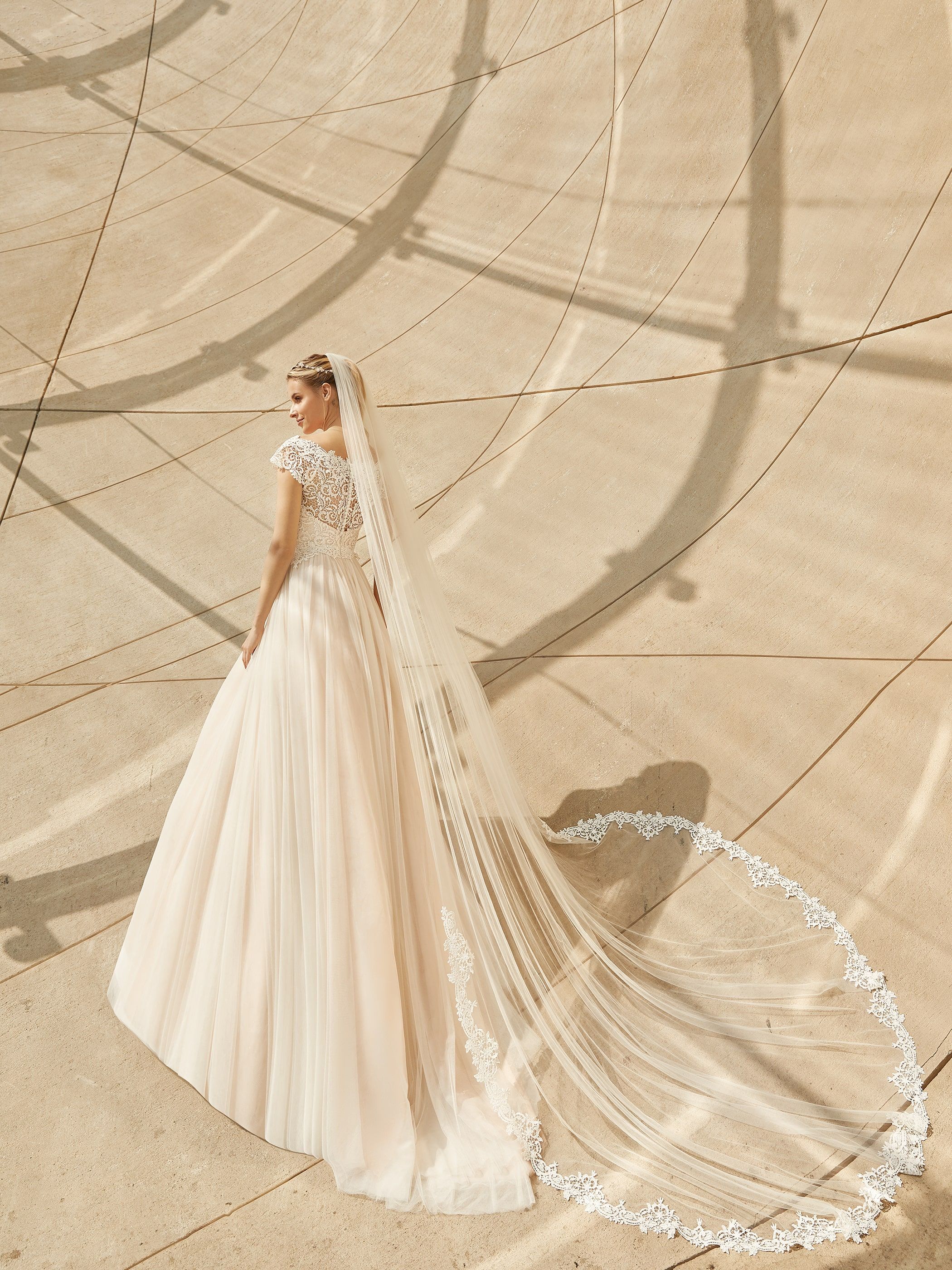 SERENA Alle Hochzeitskleider von Bianco Evento