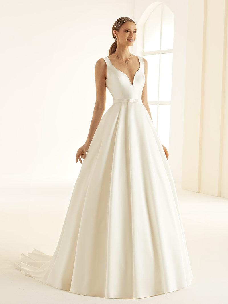 Ball wedding gown